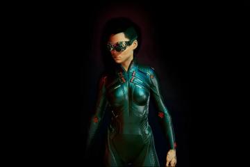 Auto-Equip Motorcycle Helmets and Goggles